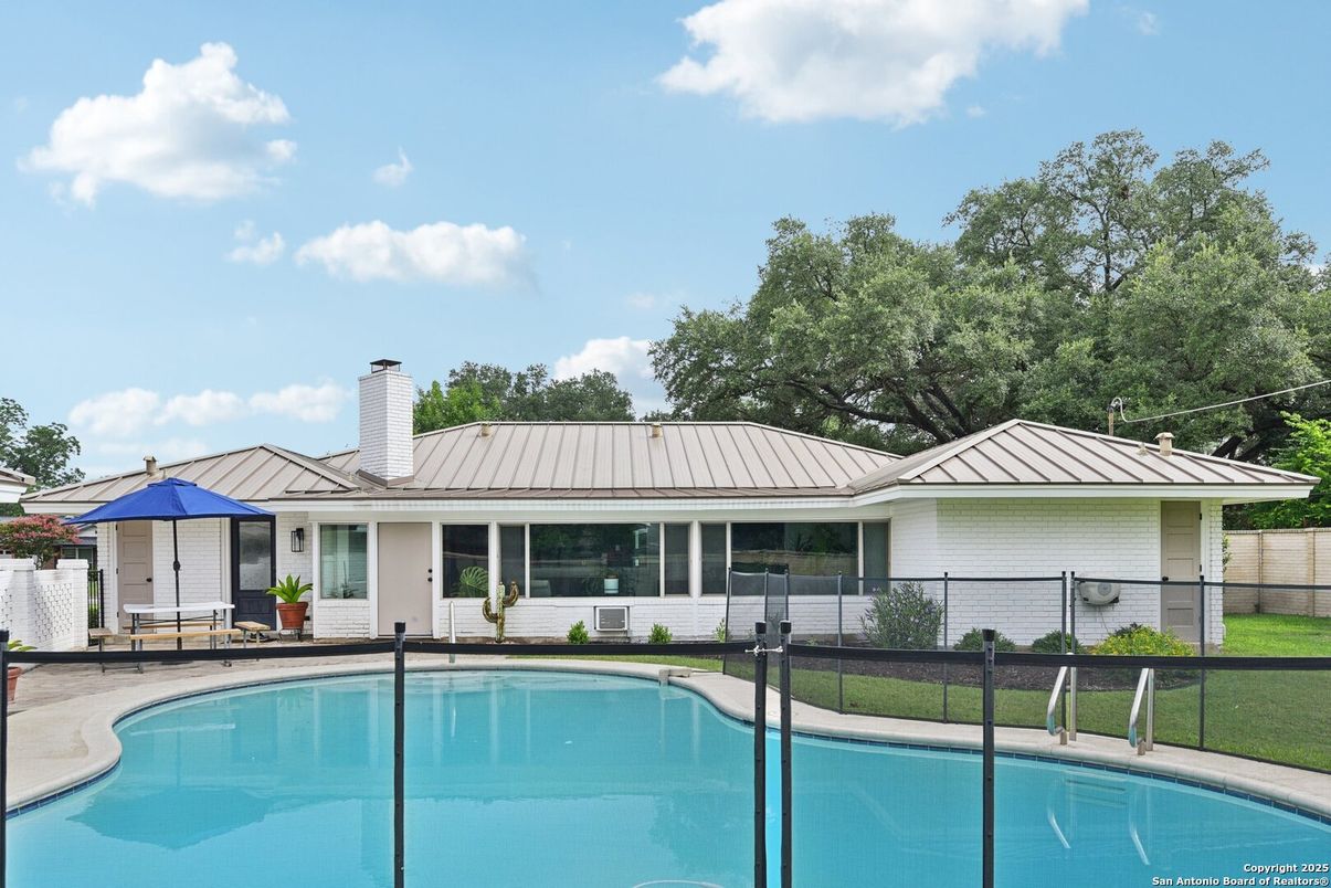 Exterior, Pool