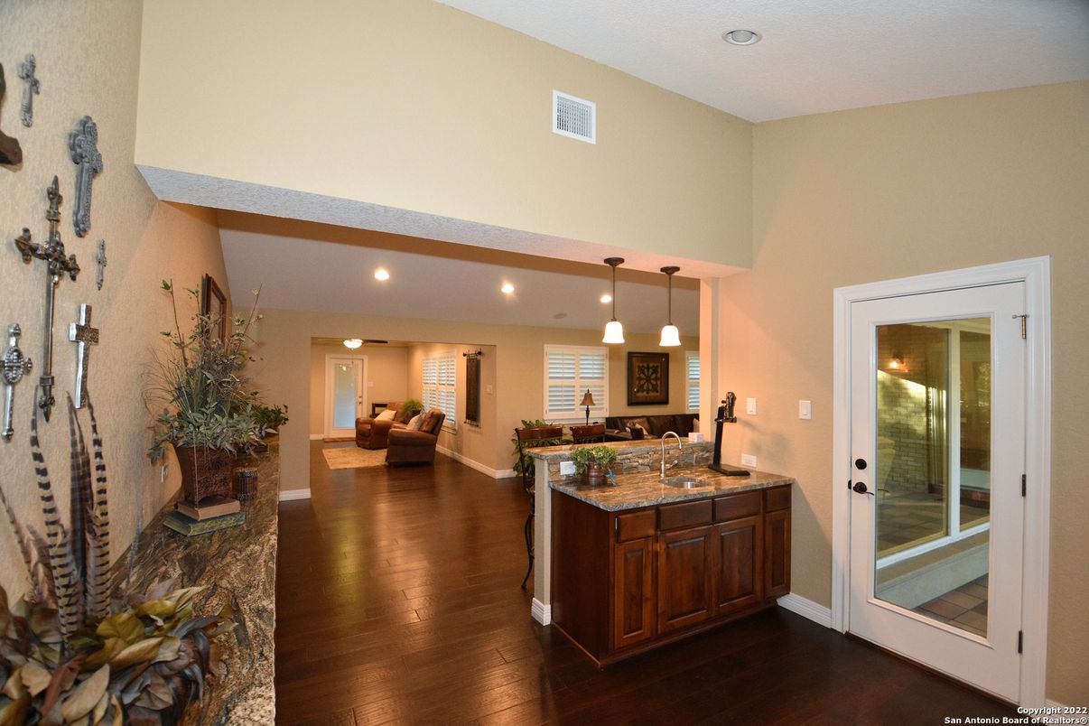Interior, Kitchen, Living room, Pendant Lights, Recessed Lighting, Wood Texture Flooring