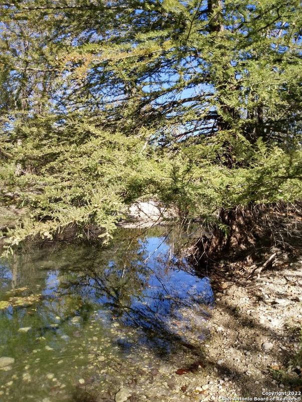 Exterior, Lake