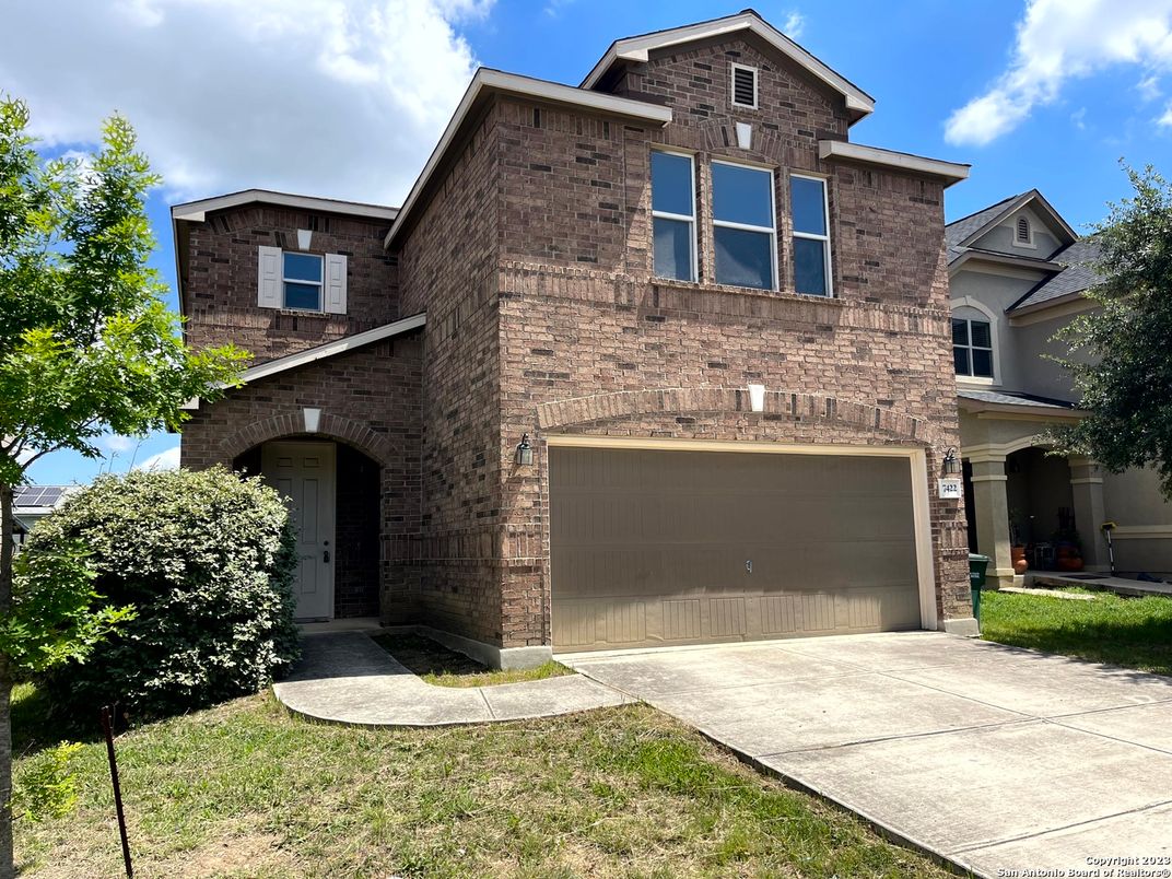 Attached, Exterior, Facade, Brick Traditional