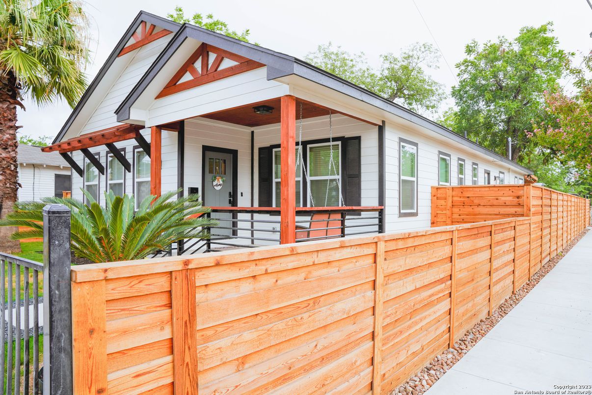 Exterior, Facade, None