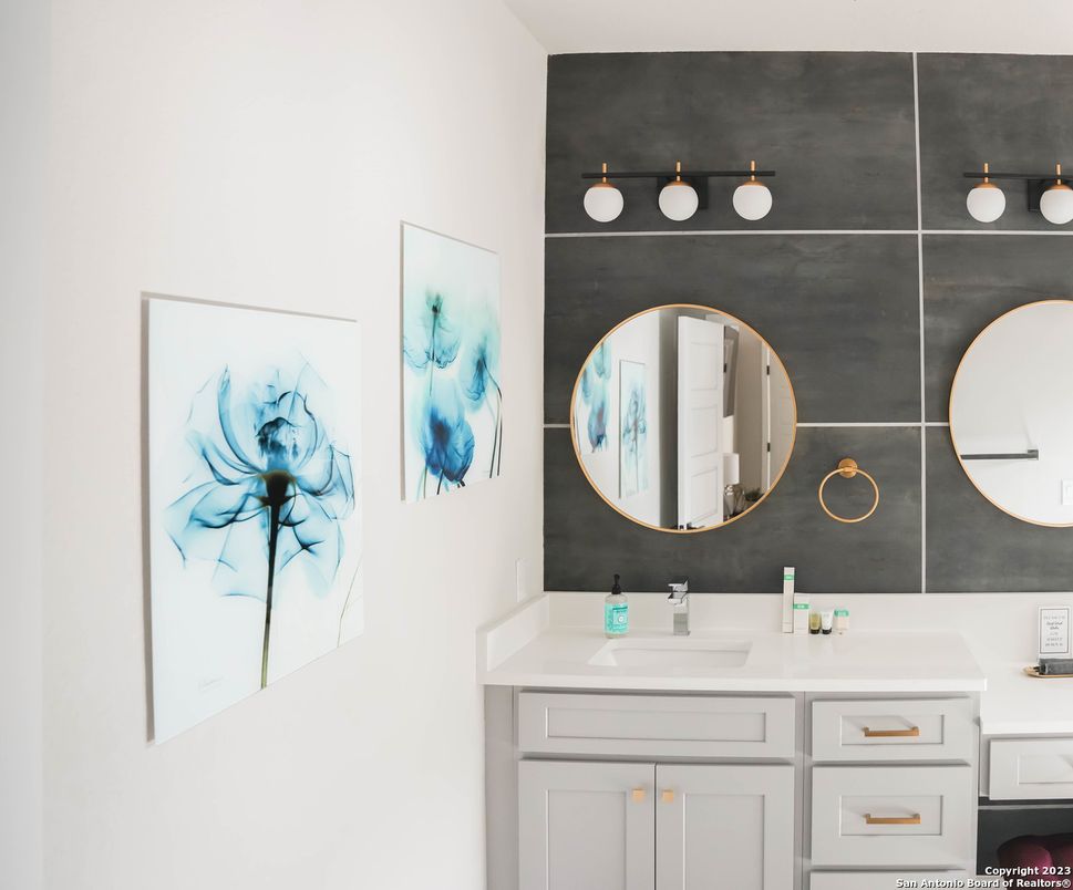 Bathroom, Dual Sink Vanities, Interior