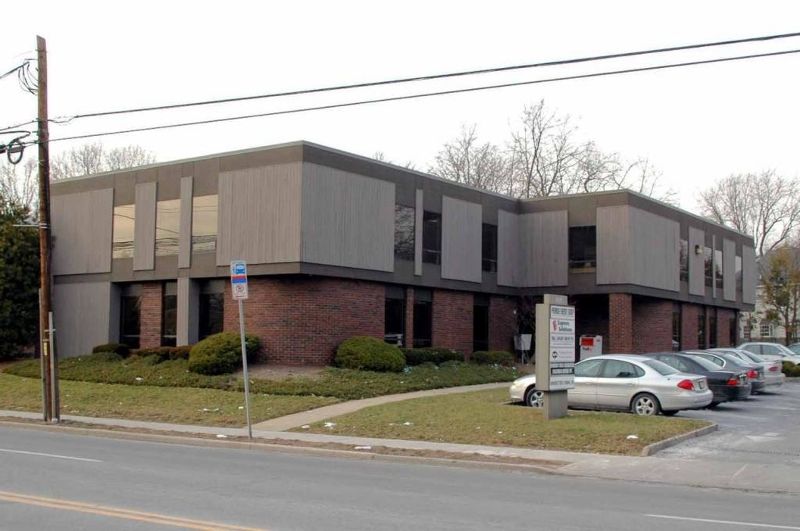 Exterior, Facade, Brick Facade, Raised Ranch