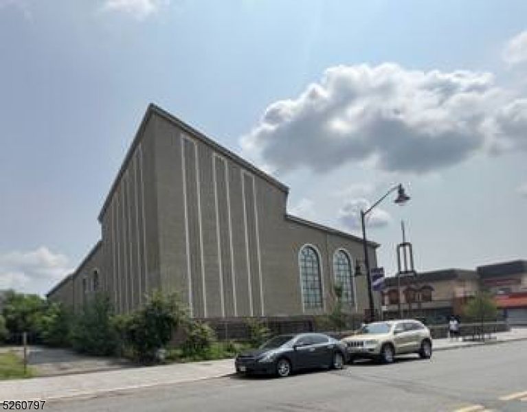 Exterior, Facade, Highrise