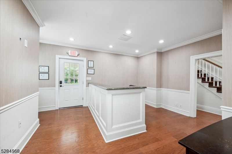 Interior, Recessed Lighting, Wood Texture Flooring