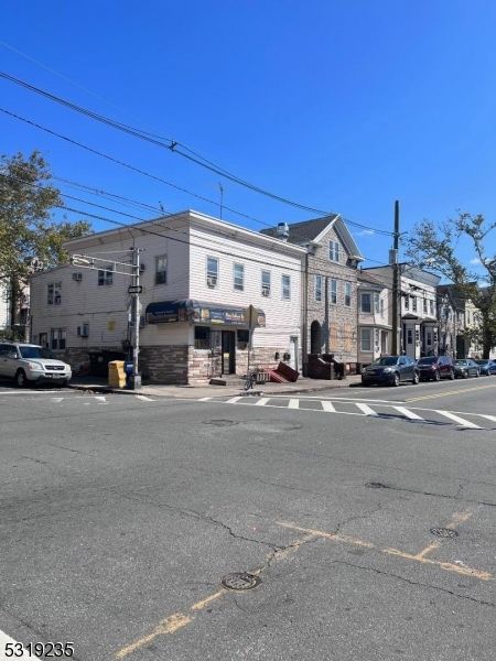 Attached, Exterior, Facade, Rowhouse