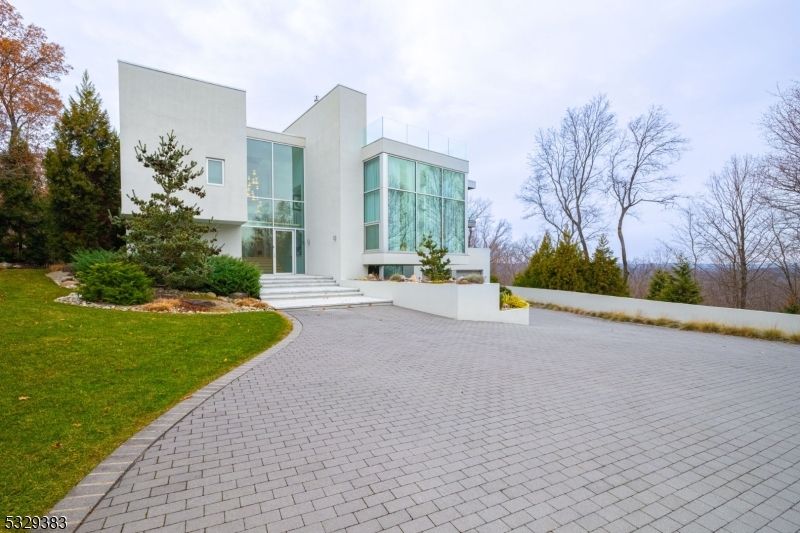 Backyard, Exterior, Facade, Modern
