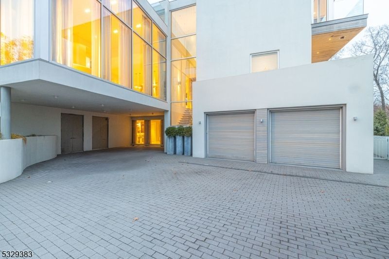Attached, Exterior, Facade, Modern