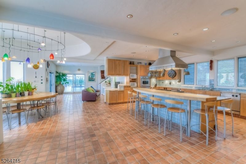 Dining room, Interior, Kitchen, Living room, Pendant Lights, Recessed Lighting, Stainless Steel Appliances