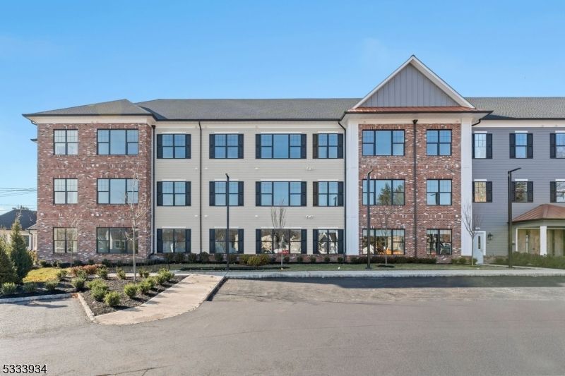 Exterior, Facade, Brick Facade, Georgian
