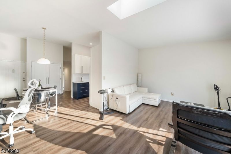 Interior, Pendant Lights, Recessed Lighting, Wood Texture Flooring