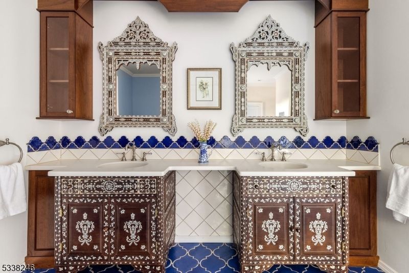 Bathroom, Dual Sink Vanities, Interior