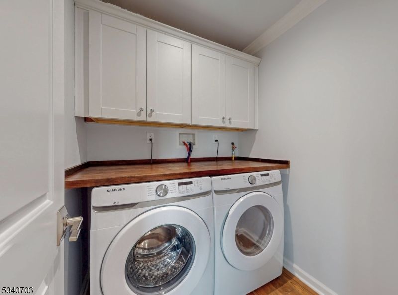 Interior, Washer, Wood Texture Flooring