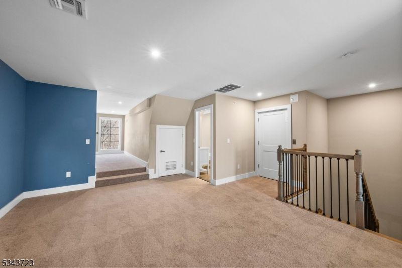 Empty room, Interior, Recessed Lighting