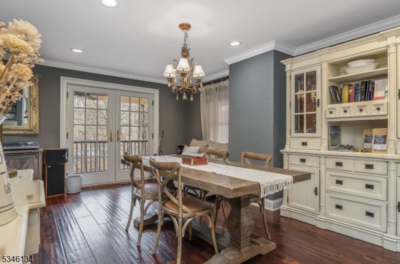 Chandelier, Dining room, Interior, Recessed Lighting, Wood Texture Flooring