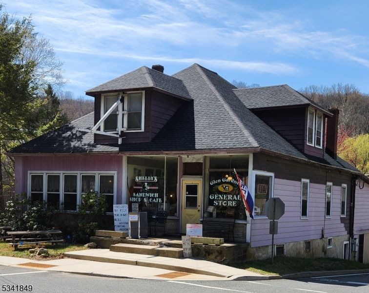 Exterior, Facade, Cape Cod