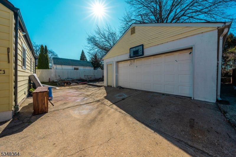 Detached Garage, Exterior