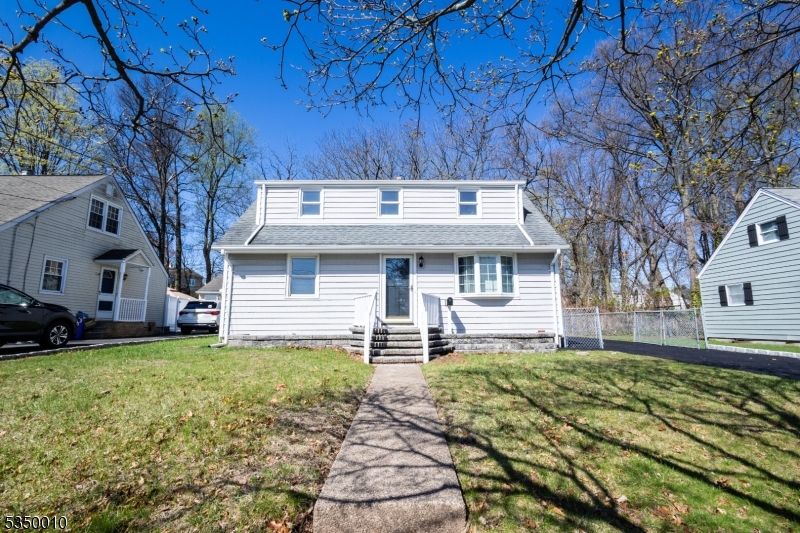 Exterior, Facade, Cape Cod
