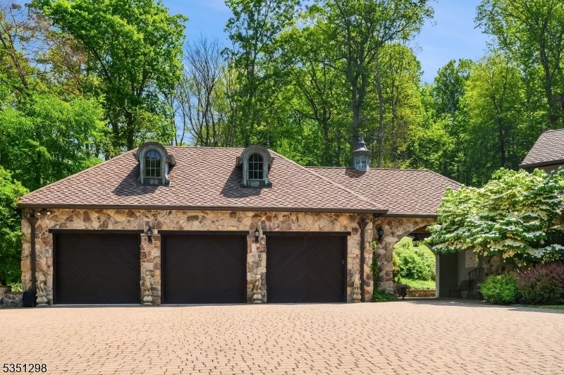 Attached, Exterior, Facade, Ranch