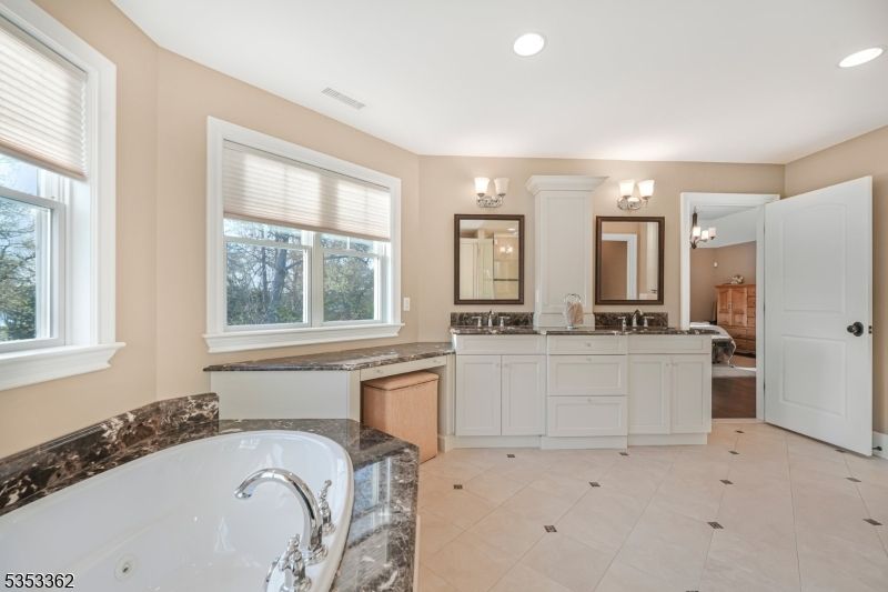Bathroom, Dual Sink Vanities, Interior, Recessed Lighting
