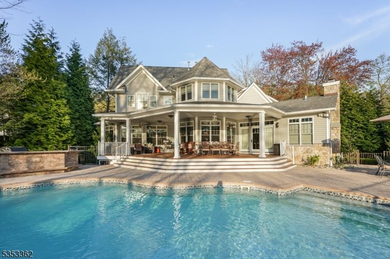 Exterior, Facade, Pool, Queen Anne Victorian