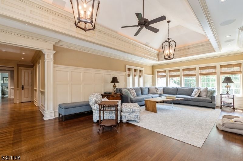 Interior, Living room, Pendant Lights, Recessed Lighting, Wood Texture Flooring