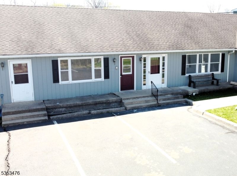 Exterior, Facade, Cape Cod