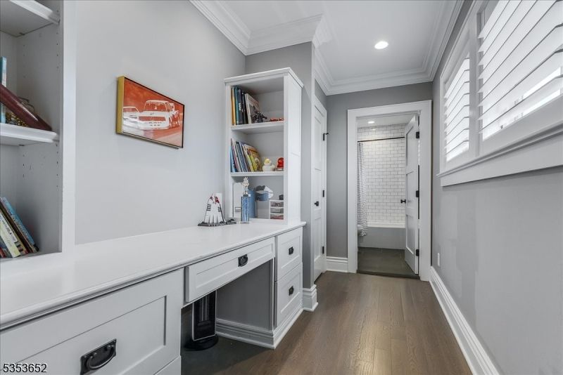 Bathroom, Interior, Recessed Lighting, Wood Texture Flooring