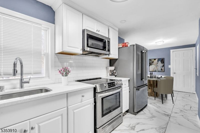 Dining room, Interior, Kitchen, Marble, Recessed Lighting, Stainless Steel Appliances