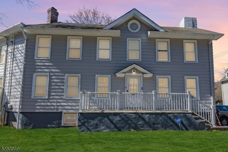 Exterior, Facade, Georgian