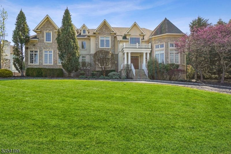 Backyard, Exterior, Facade, Queen Anne Victorian