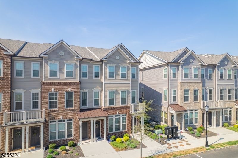 Exterior, Facade, Brick Facade, Rowhouse
