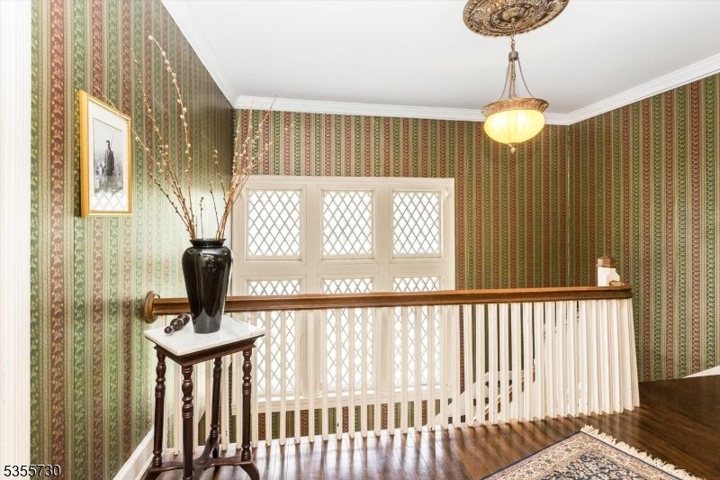Interior, Pendant Lights, Wood Texture Flooring