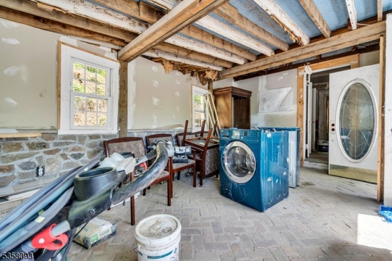 Interior, Washer, Wooden Beams