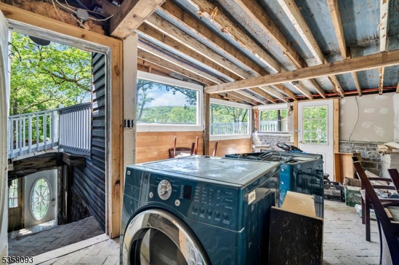Hot Tub, Interior, Washer, Wooden Beams
