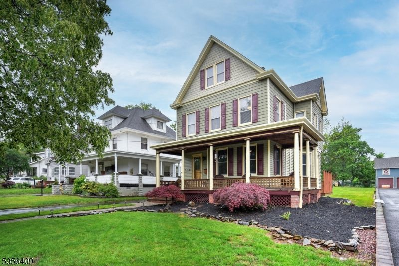 Exterior, Facade, Queen Anne Victorian