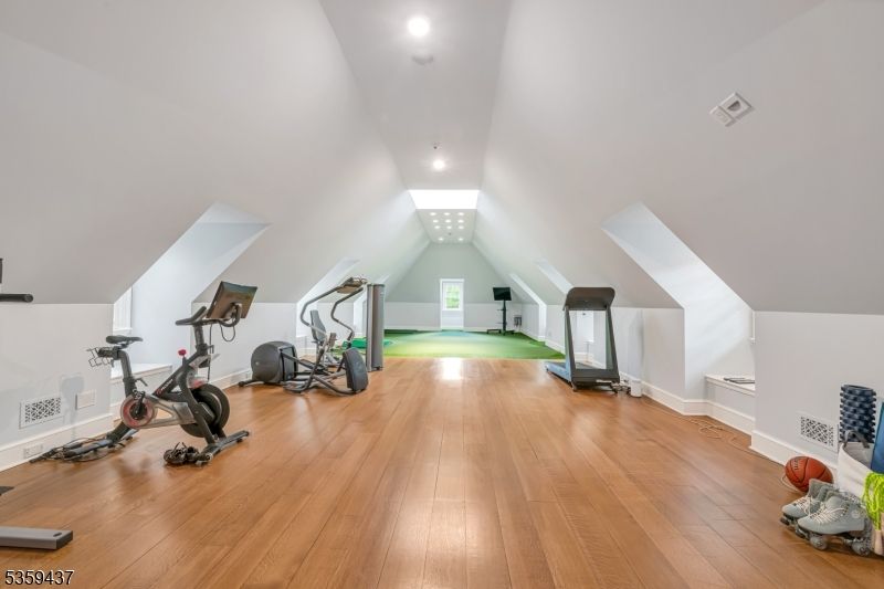 Fitness Equipment, Interior, Recessed Lighting, Wood Texture Flooring