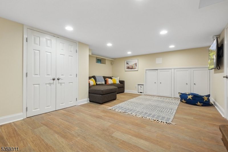 Interior, Recessed Lighting, Wood Texture Flooring