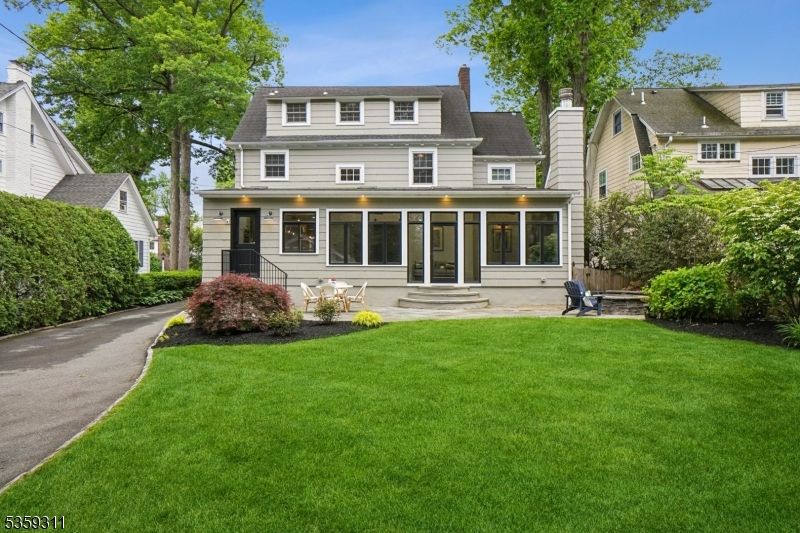 Exterior, Facade, American Foursquare