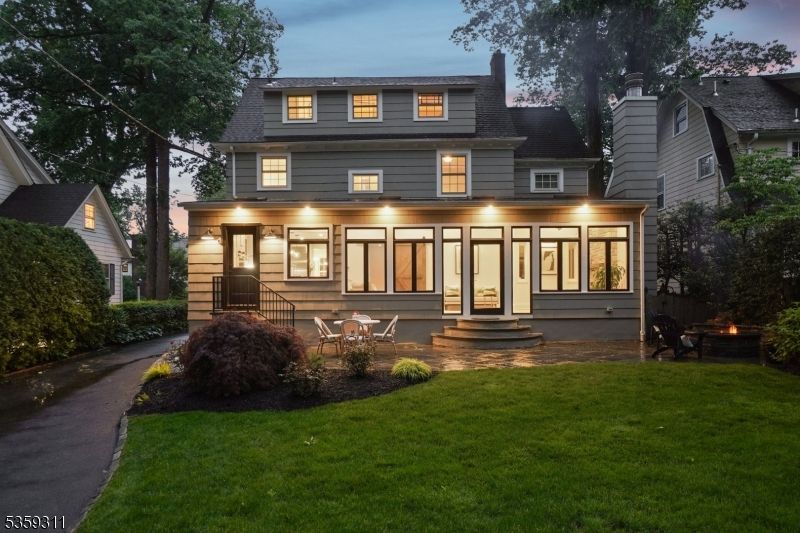 Exterior, Facade, American Foursquare