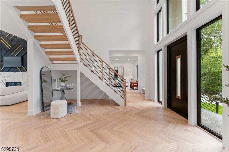 Interior, Recessed Lighting, Wood Texture Flooring