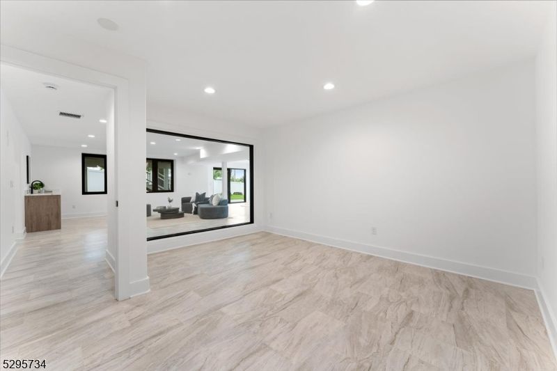 Empty room, Interior, Marble, Recessed Lighting