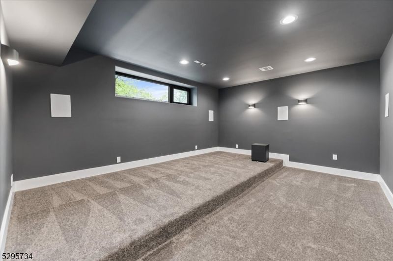 Empty room, Interior, Recessed Lighting