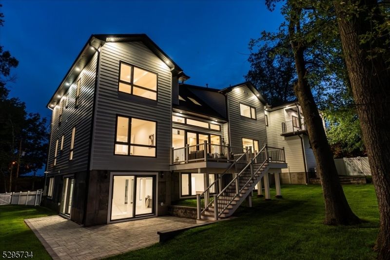 Backyard, Exterior, Facade, Modern