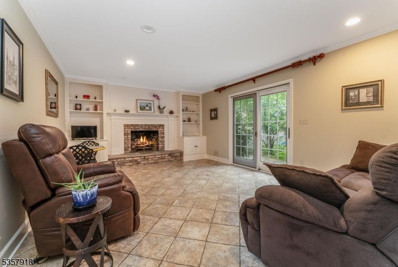 Fireplace, Interior, Living room, Recessed Lighting