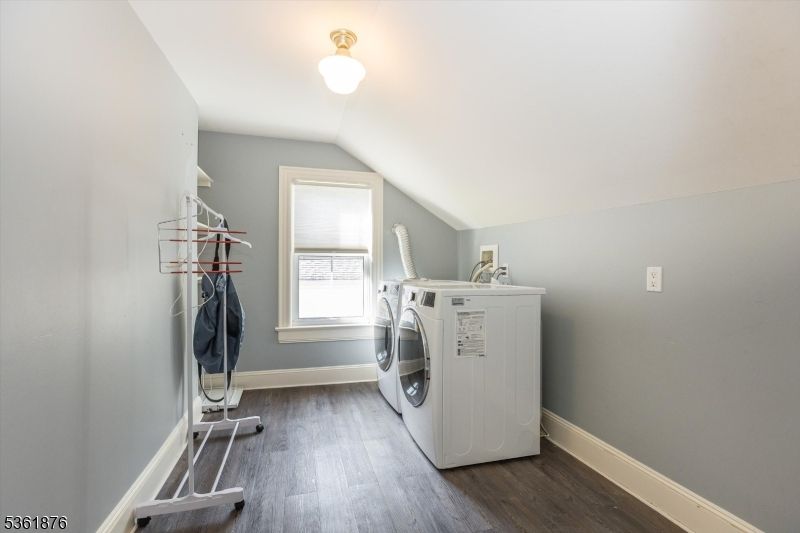 Interior, Washer, Wood Texture Flooring