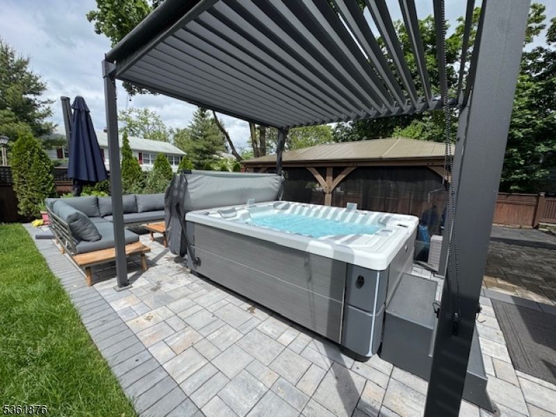 Exterior, Hot Tub