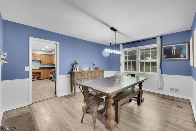 Chandelier, Dining room, Interior, Kitchen, Pendant Lights, Recessed Lighting, Wood Texture Flooring