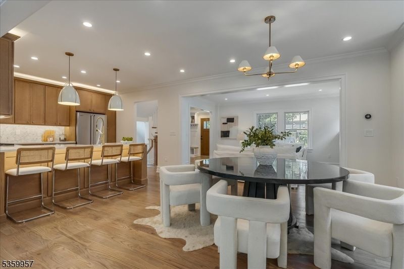 Dining room, Interior, Kitchen, Pendant Lights, Recessed Lighting, Wood Texture Flooring