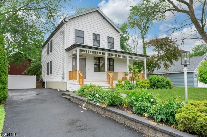 Exterior, Facade, Farmhouse